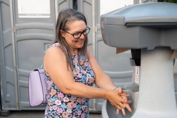 Porta potty delivery and setup in Hermosa Beach, CA